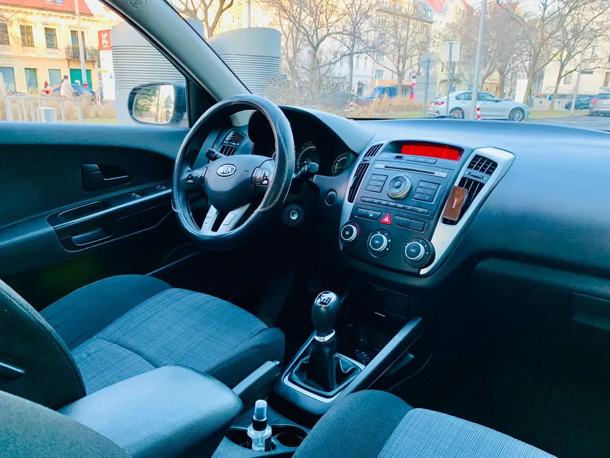 Kia Ceed 2012 photo 3