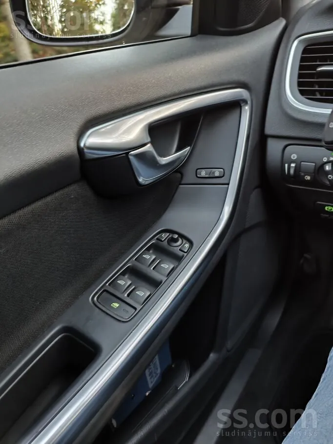Volvo V60 2012 photo 2
