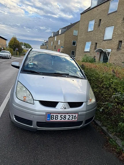 Mitsubishi Colt 2007 photo 2