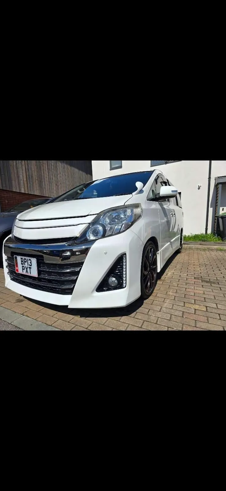 Toyota Alphard 2013 photo 2