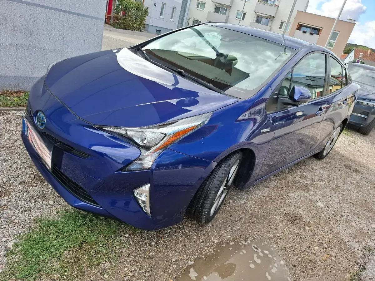 Toyota Prius 2016 photo 2