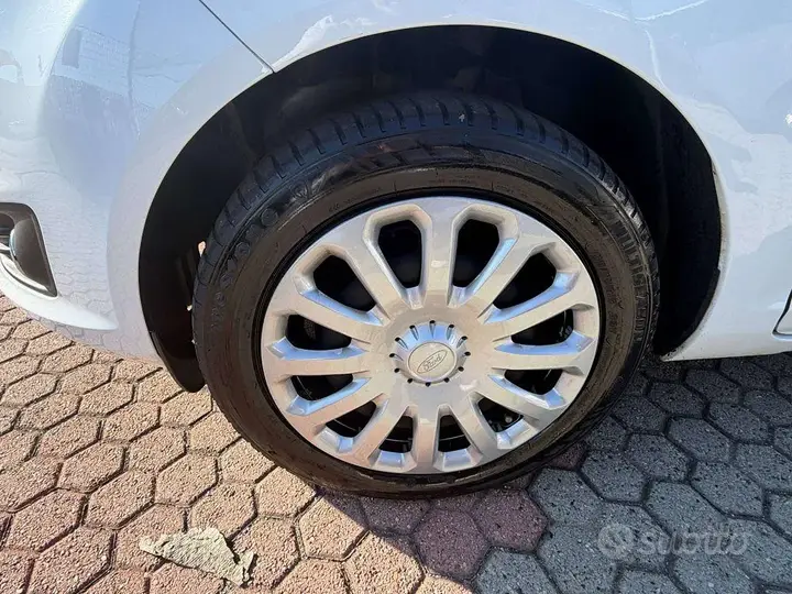 Ford Fiesta 2014 photo 2
