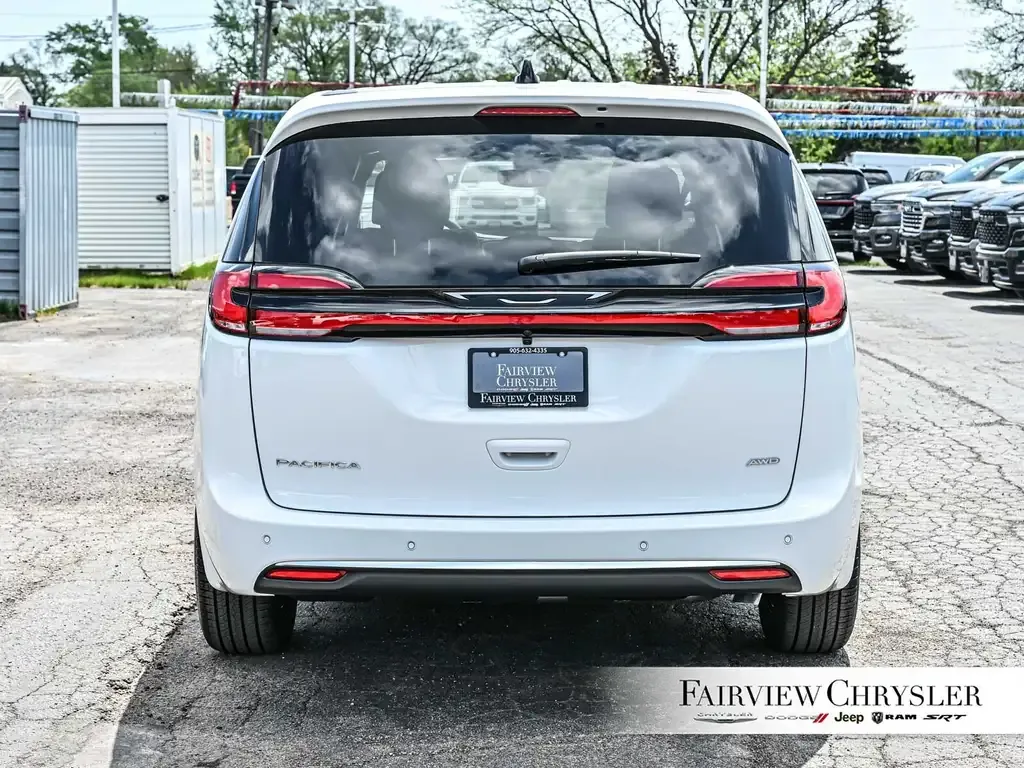 Chrysler Pacifica 2027 photo 5