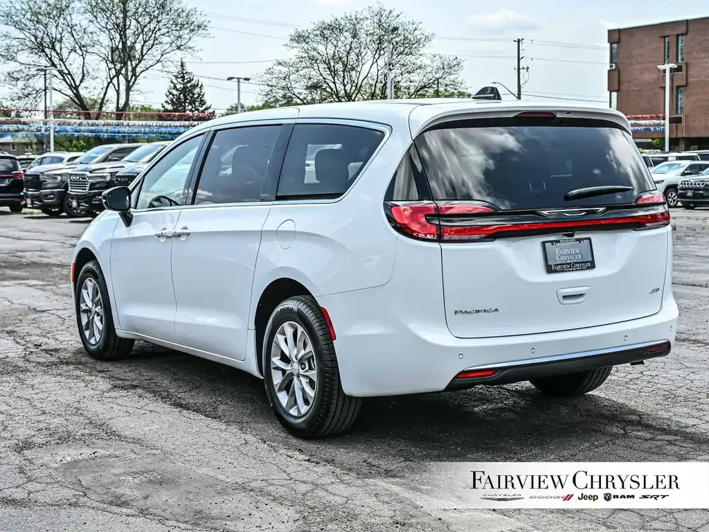 Chrysler Pacifica 2027 photo 4