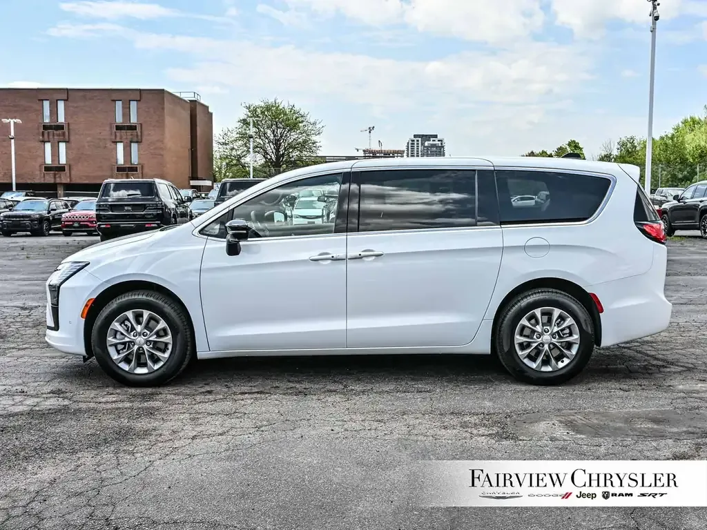 Chrysler Pacifica 2027 photo 3