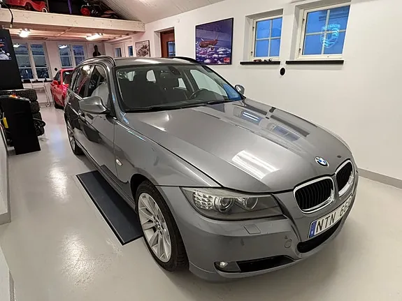 BMW 320D 2011 photo 2