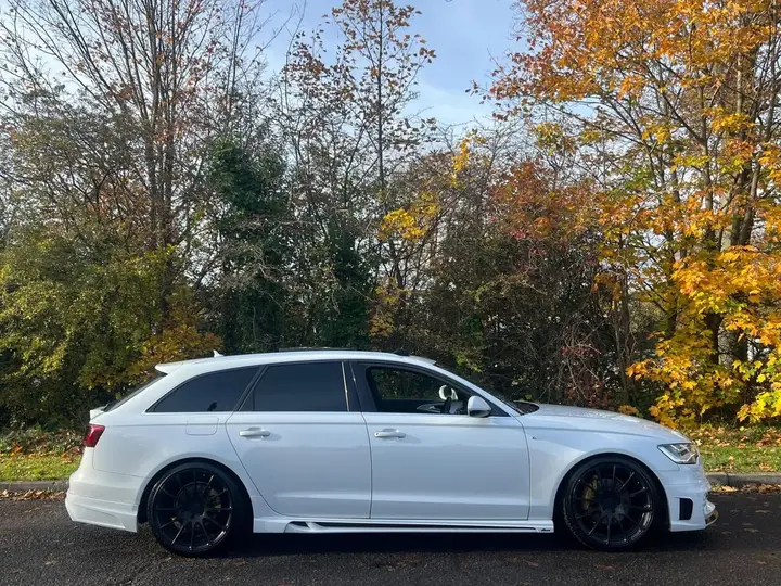 Audi A6 Avant 2012 photo 2