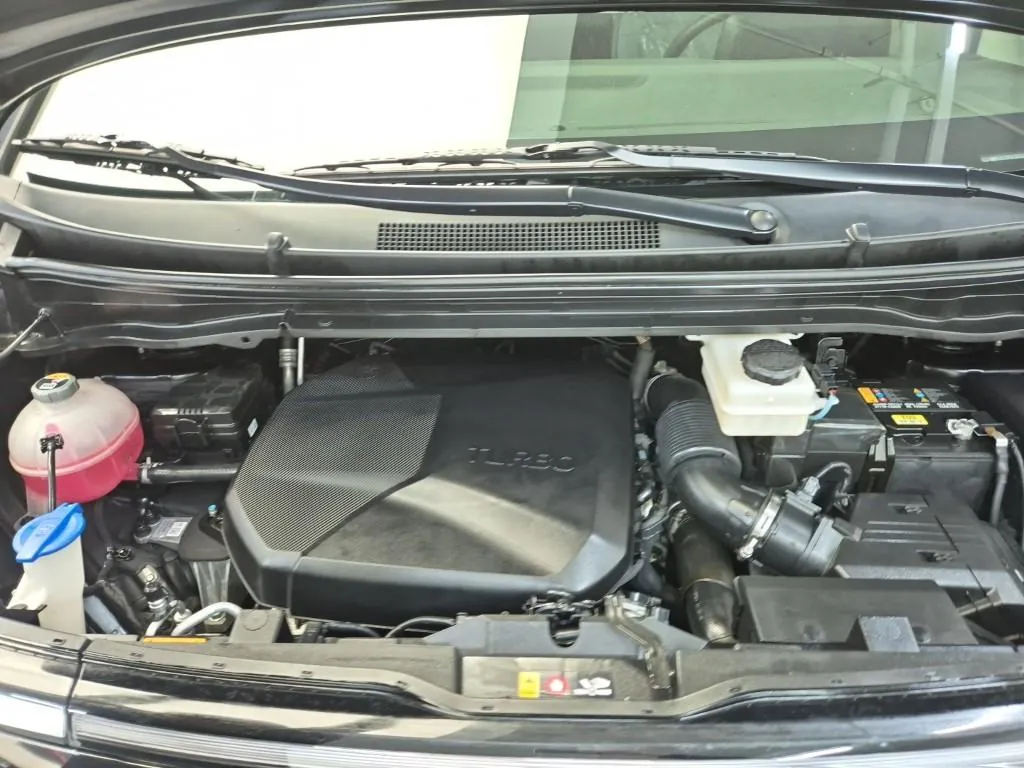 Hyundai Staria 2023 photo 5
