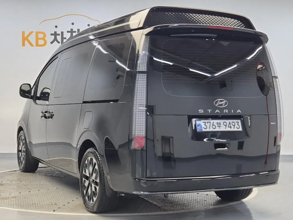 Hyundai Staria 2023 photo 2