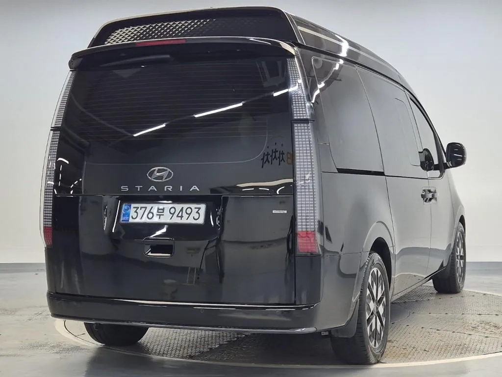 Hyundai Staria 2023 photo 3