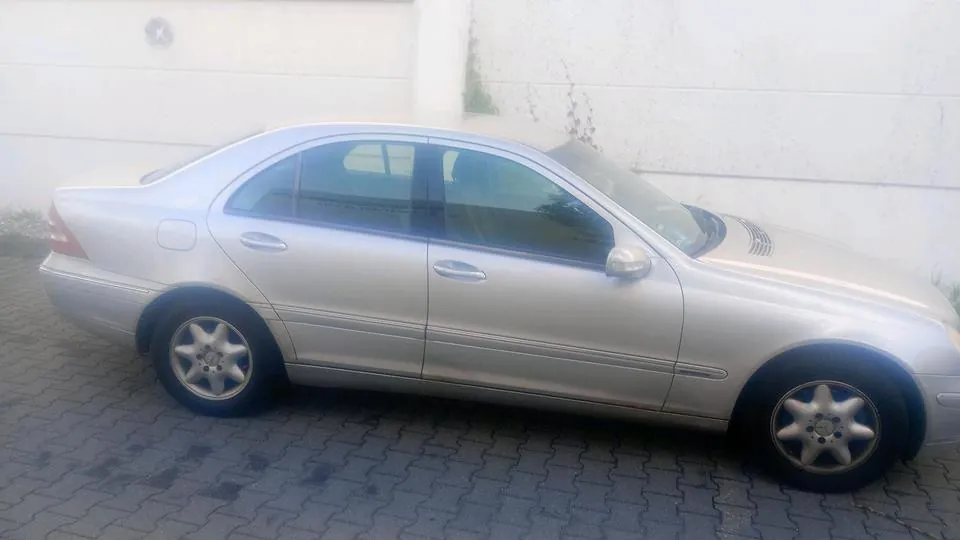 Mercedes-Benz C180