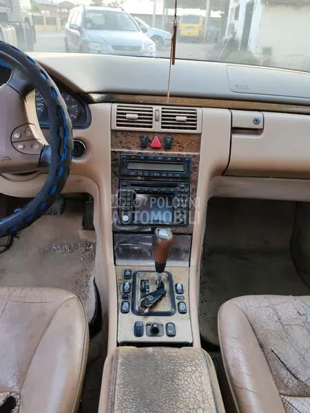 Mercedes-Benz E 270 2000 photo 4