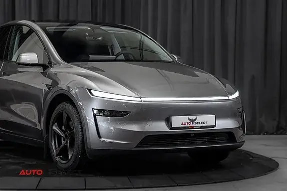 Tesla Model Y 2025 photo 2