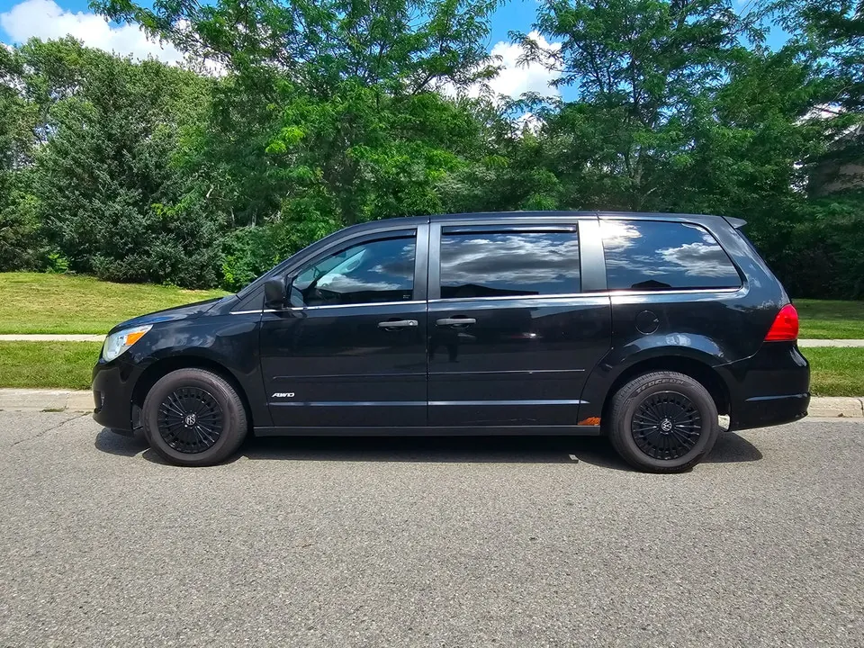 Volkswagen Routan 2012 photo 4