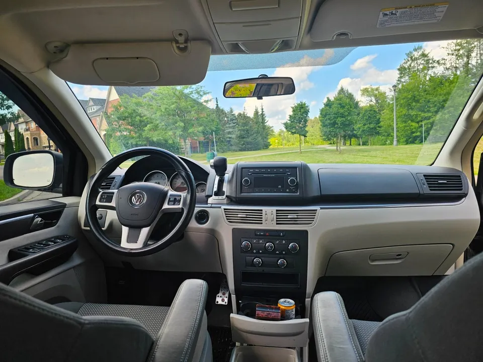 Volkswagen Routan 2012 photo 5