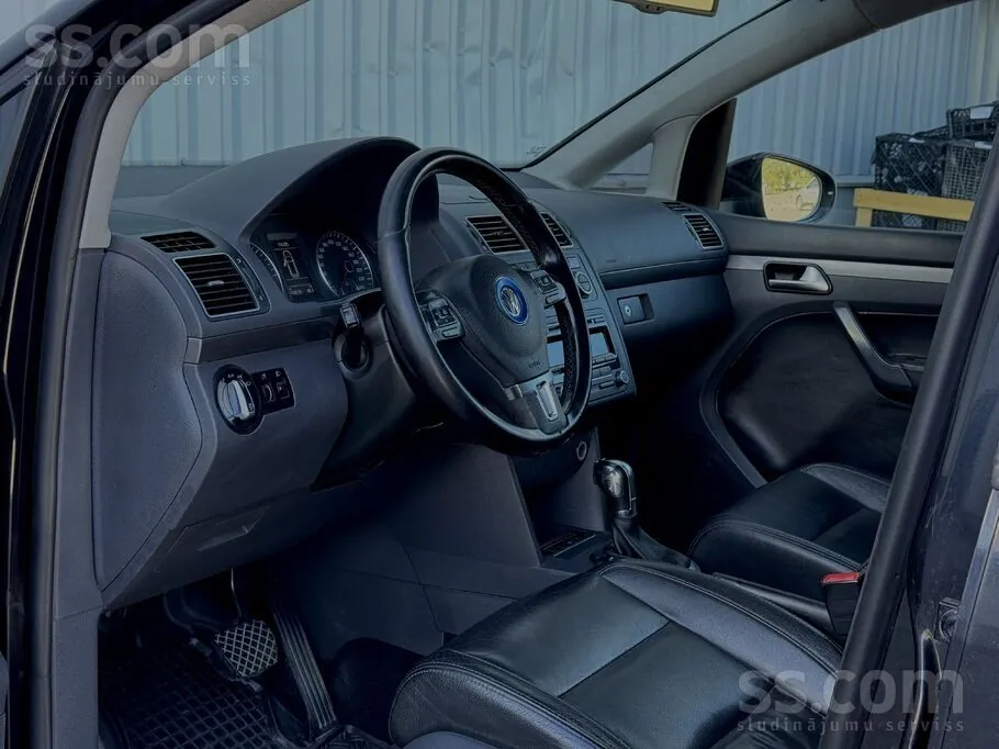 Volkswagen Touran 2012 photo 5