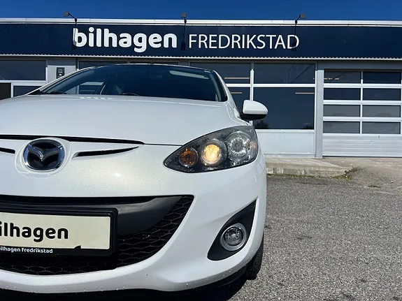 Mazda 2 2014 photo 4