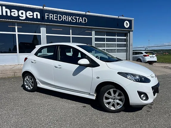 Mazda 2 2014 photo 2