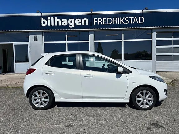 Mazda 2 2014 photo 5