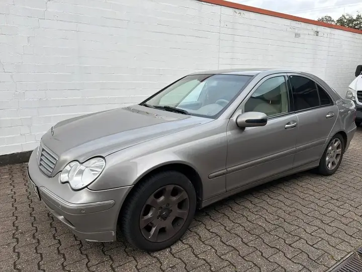 Mercedes-Benz C200