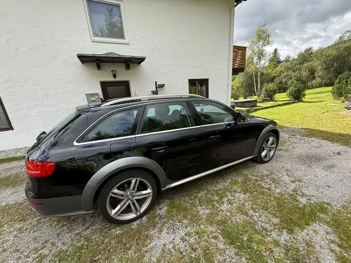 Audi A4 Allroad 2011 photo 2