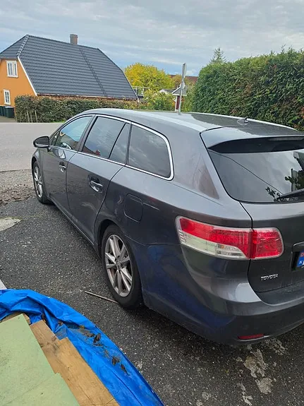 Toyota Avensis 2011 photo 3