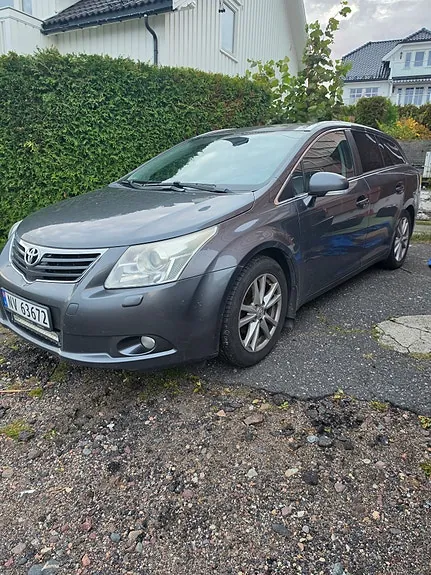 Toyota Avensis 2011 photo 2