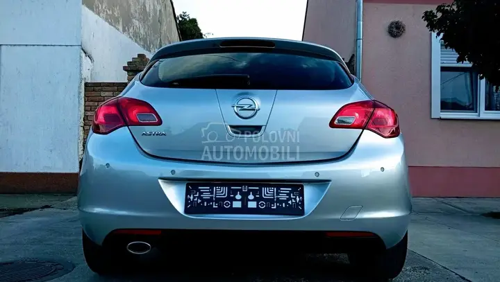 Opel Astra J 2012 photo 4