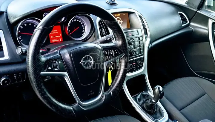 Opel Astra J 2012 photo 3