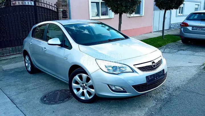 Opel Astra J