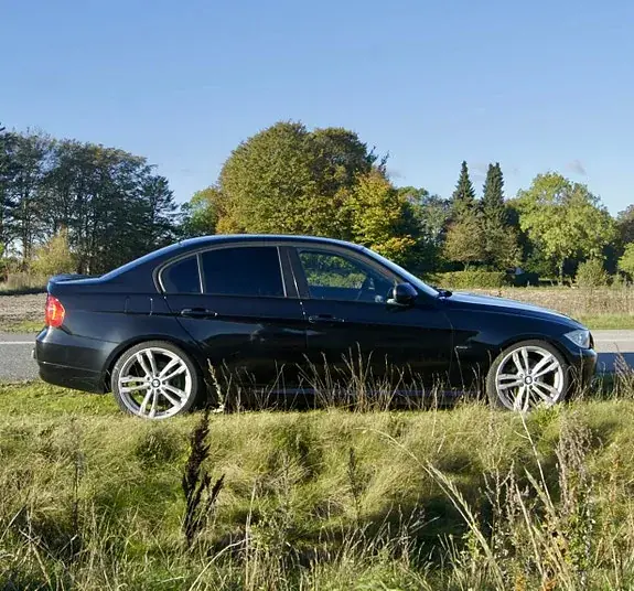 BMW 320D 2010 photo 3