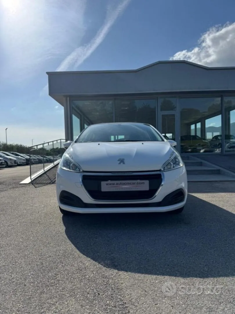 Peugeot 208 2018 photo 2