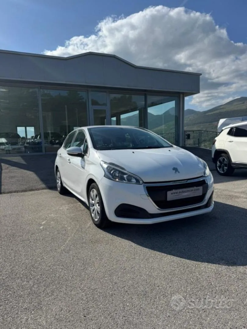 Peugeot 208 2018 photo 3