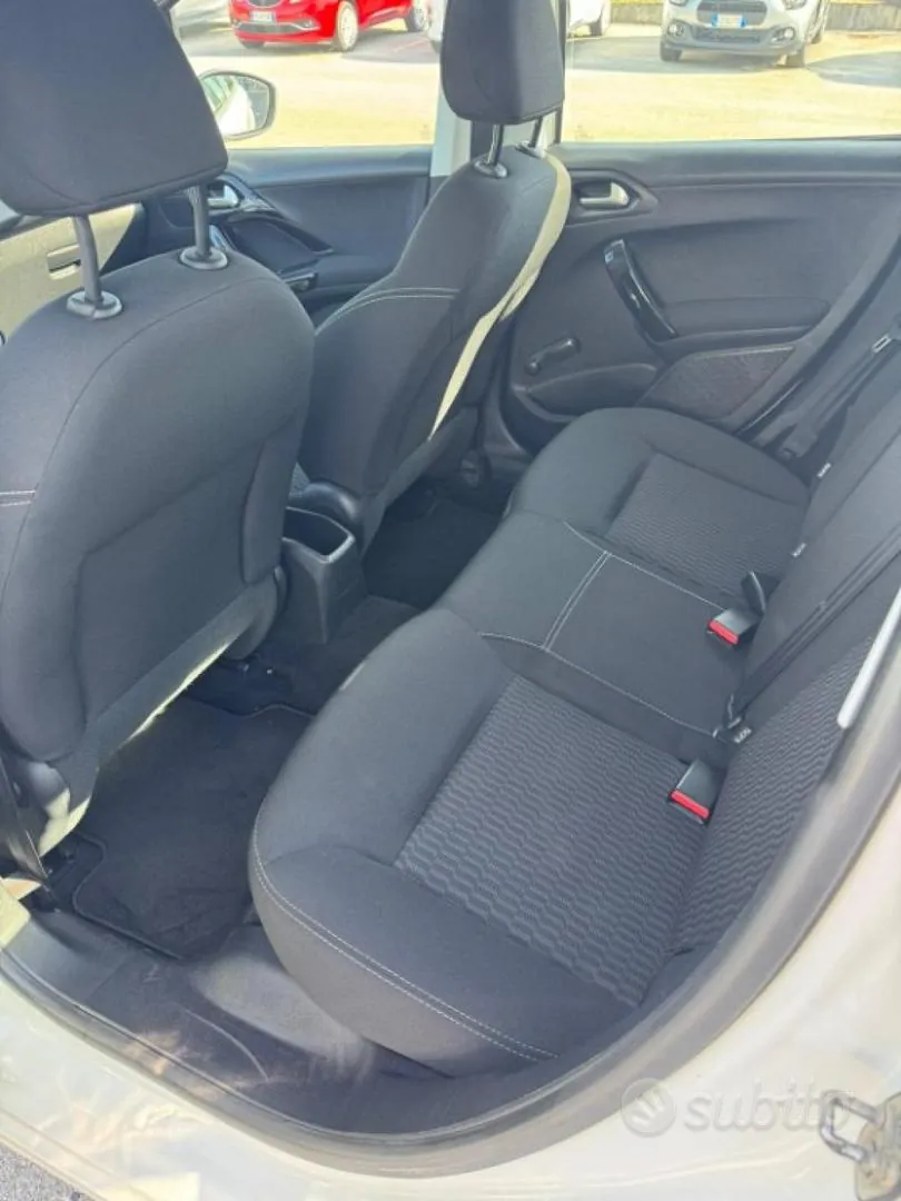 Peugeot 208 2018 photo 5