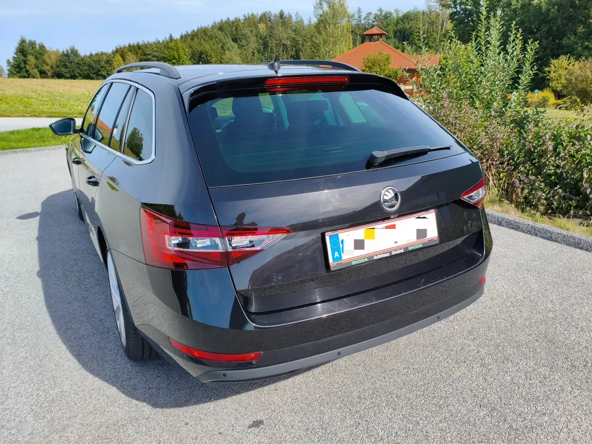 Skoda Superb 2019 photo 3