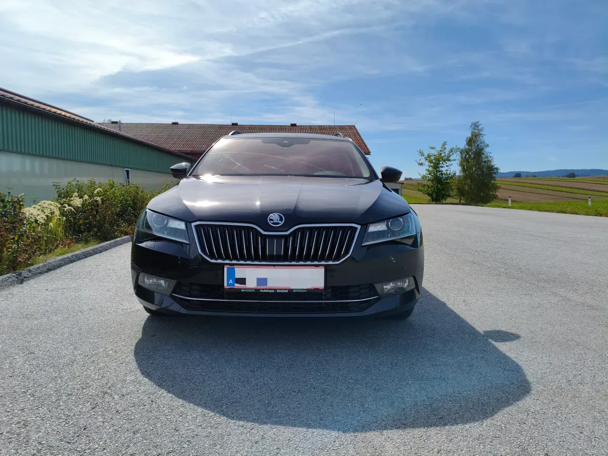 Skoda Superb 2019 photo 2