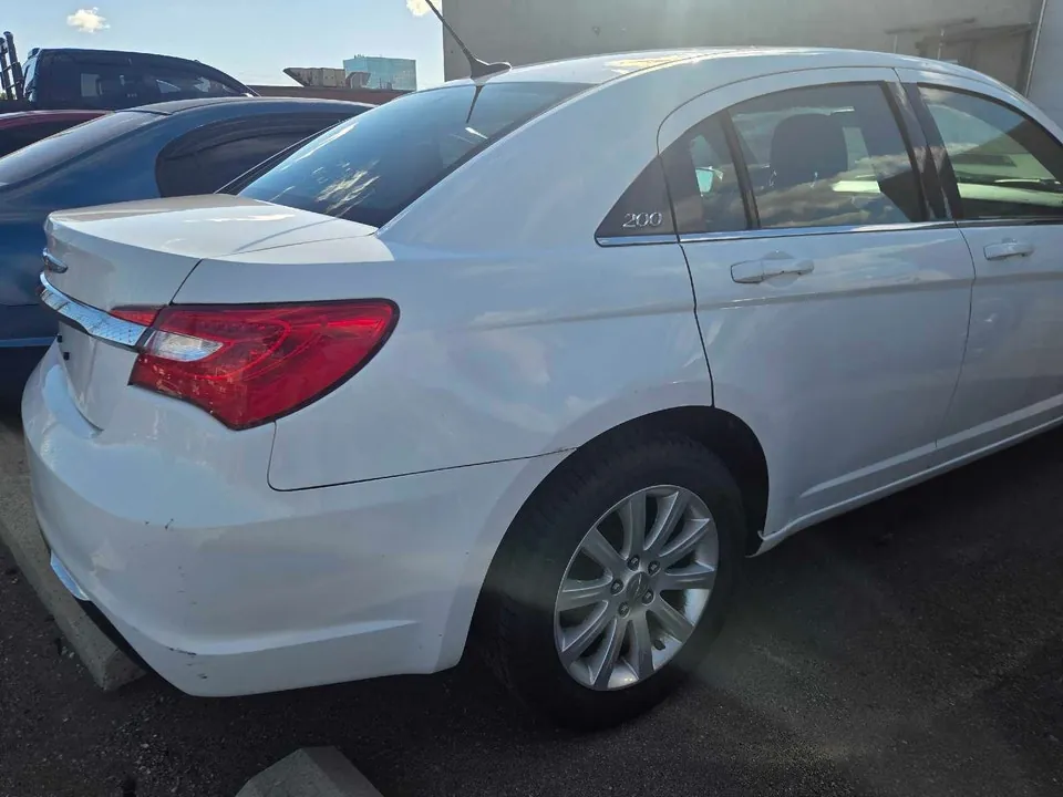 Chrysler 200 2014 photo 3