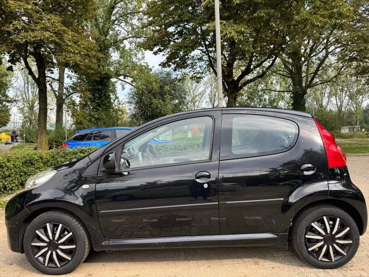 Peugeot 107 2010 photo 3