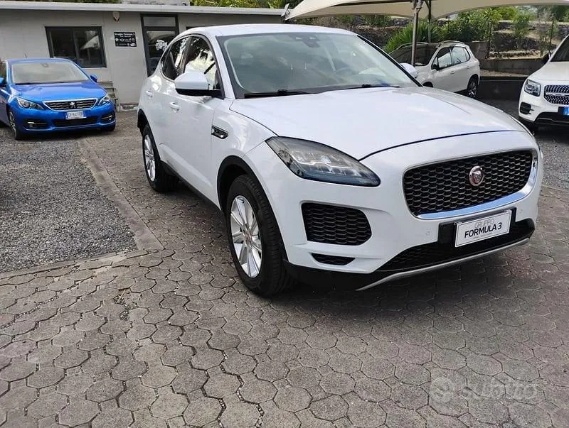 Jaguar E-Pace 2018 photo 2