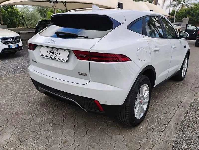 Jaguar E-Pace 2018 photo 3