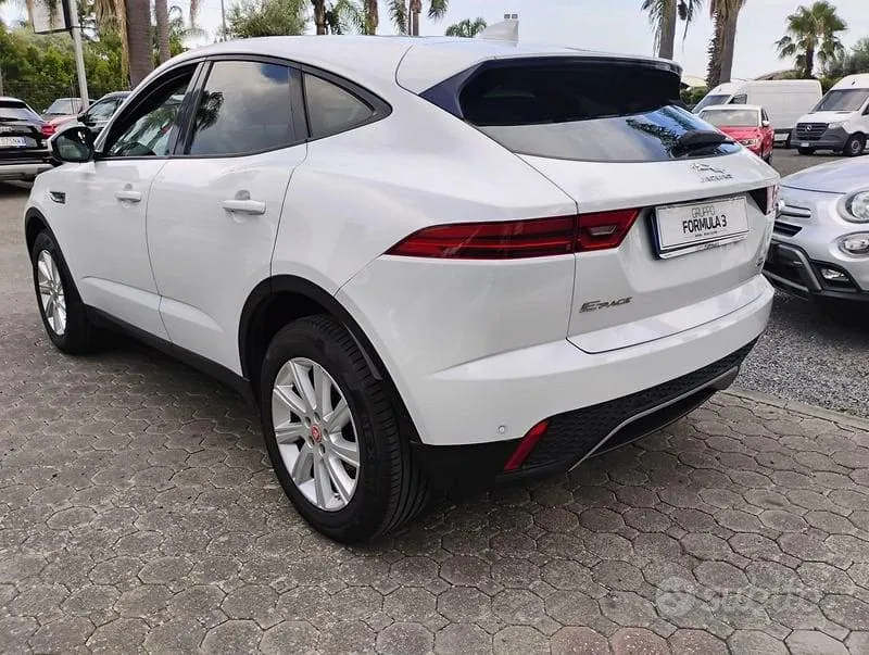 Jaguar E-Pace 2018 photo 4