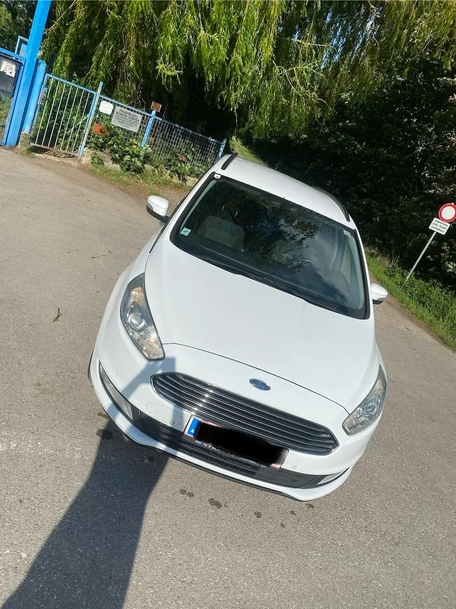 Ford Galaxy 2016 photo 2