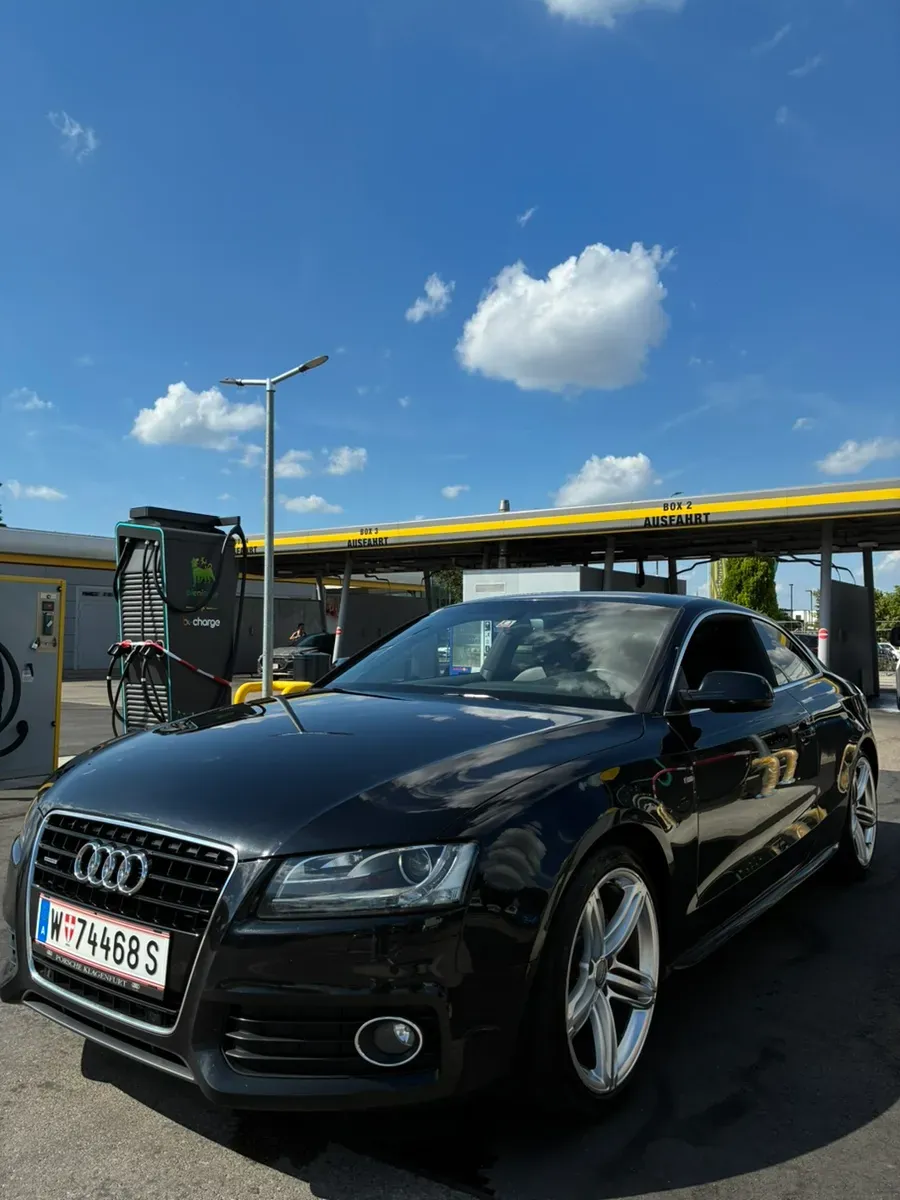 Audi A5 2010 photo 2