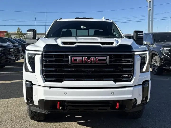 GMC Sierra 3500Hd 2025 photo 3