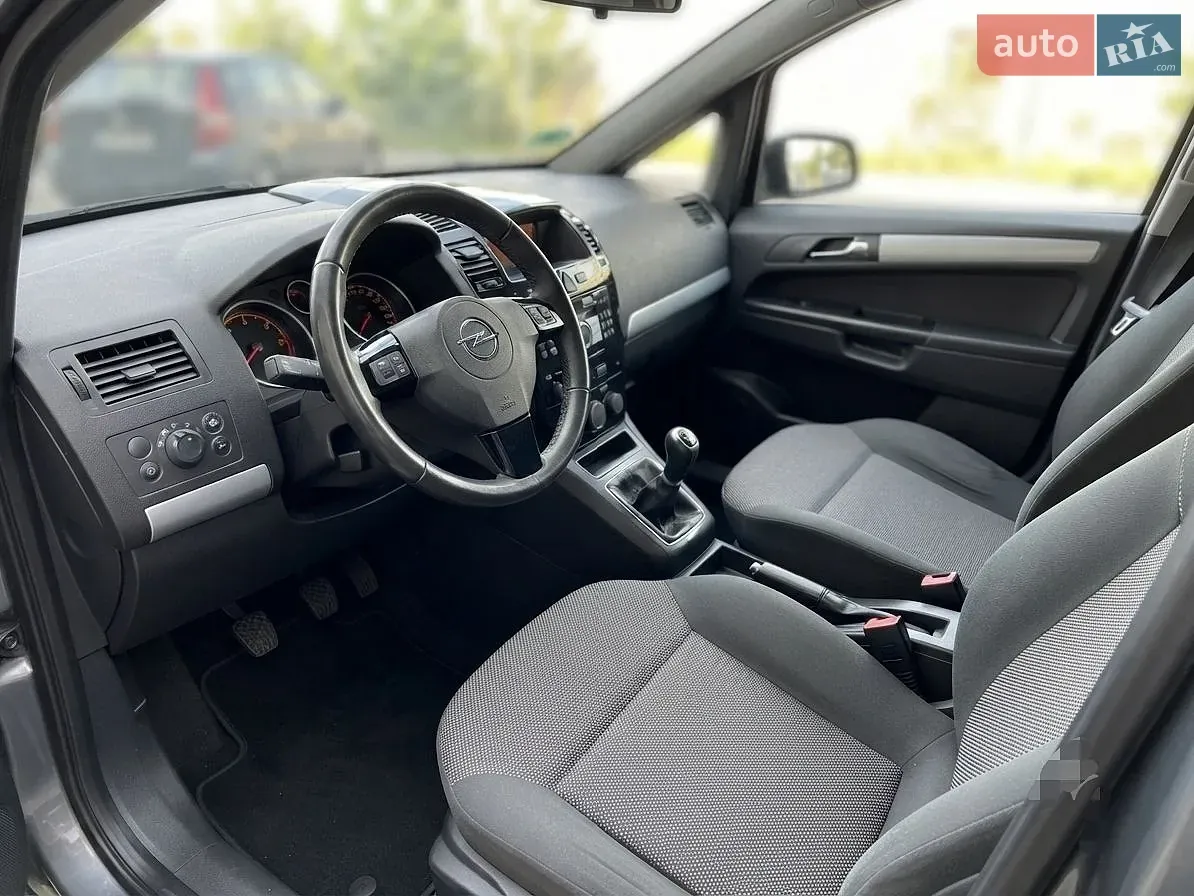 Opel Zafira 2011 photo 2