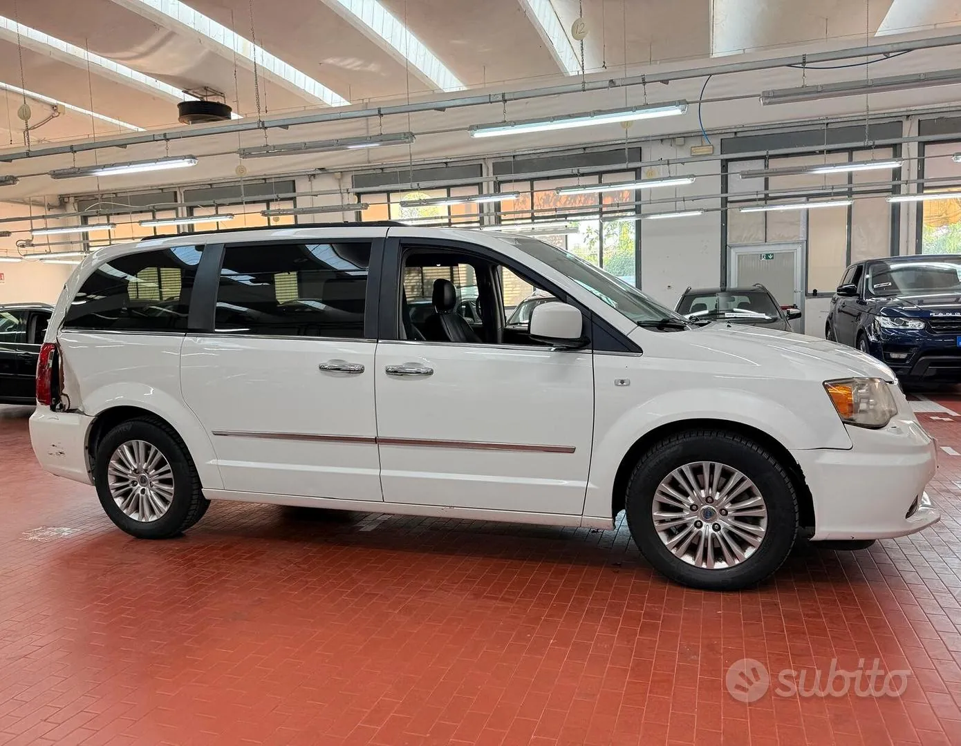Lancia Voyager 2012 photo 5