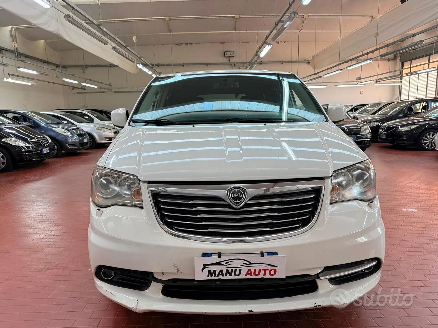 Lancia Voyager 2012 photo 3