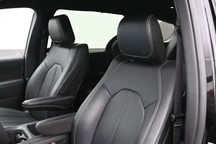 Chrysler Pacifica 2025 photo 4