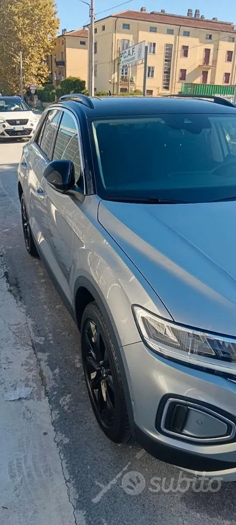 Volkswagen T-Roc 2023 photo 2