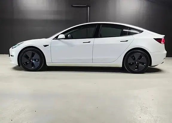 Tesla Model 3 2023 photo 2